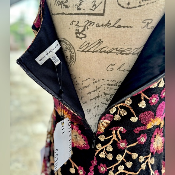 Dress the Population Uma Plumeria
Embroidered Dress Item #5884046 - Picture 6 of 12